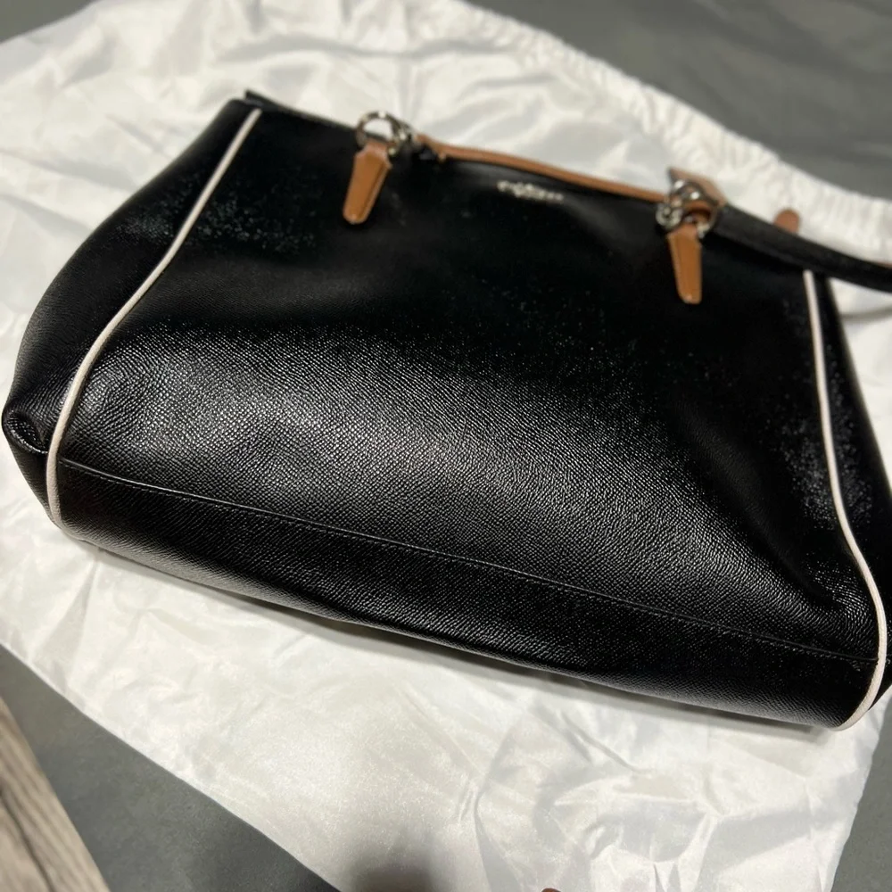 🖤Beautiful Coach Handbag🖤 - Picture 3 of 7